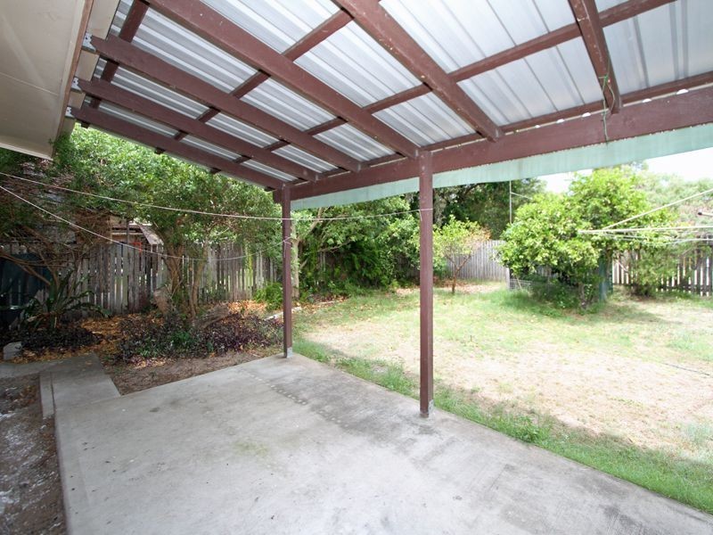 22 William Street, Urangan QLD 4655