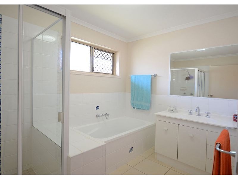 40 Emerald Park Way, Urangan QLD 4655