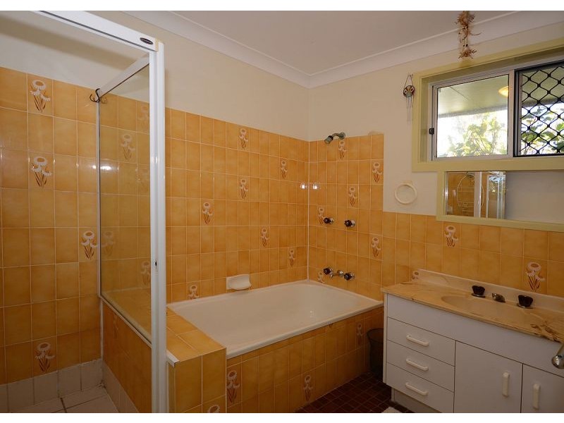 12 Stewart Street, Urangan QLD 4655