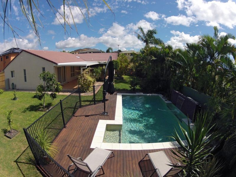 4 Swissalp Drive, Urraween QLD 4655