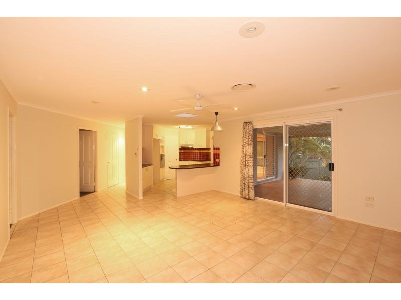 4 Swissalp Drive, Urraween QLD 4655