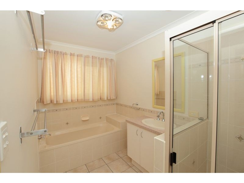 4 Swissalp Drive, Urraween QLD 4655