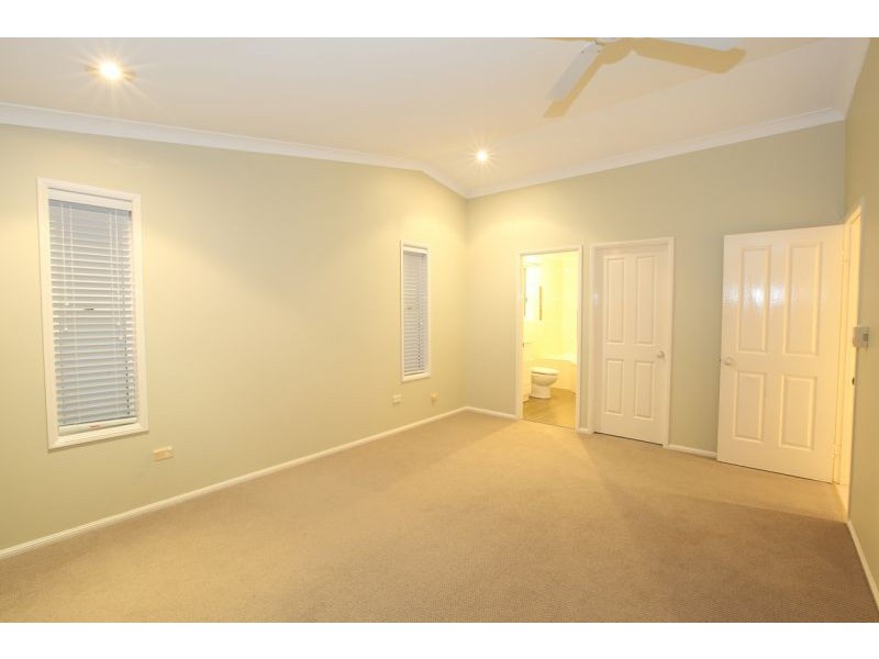 4 Swissalp Drive, Urraween QLD 4655