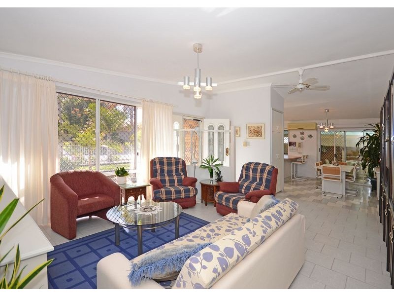 9 Meledie Avenue, Kawungan QLD 4655