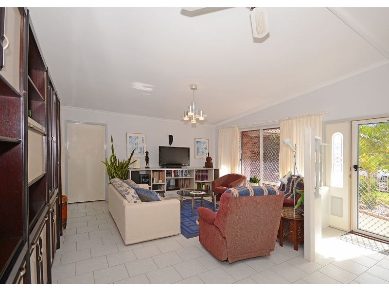 9 Meledie Avenue, Kawungan QLD 4655