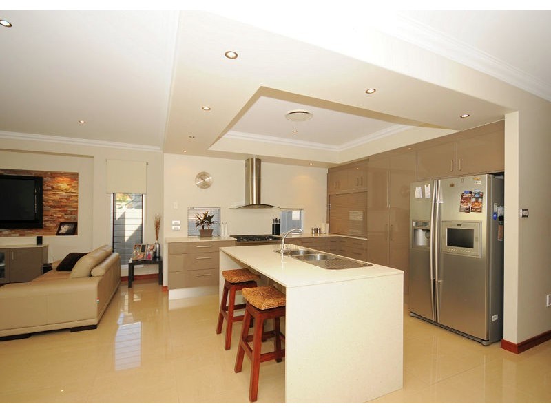 2/13 Cypress Street, Torquay QLD 4655