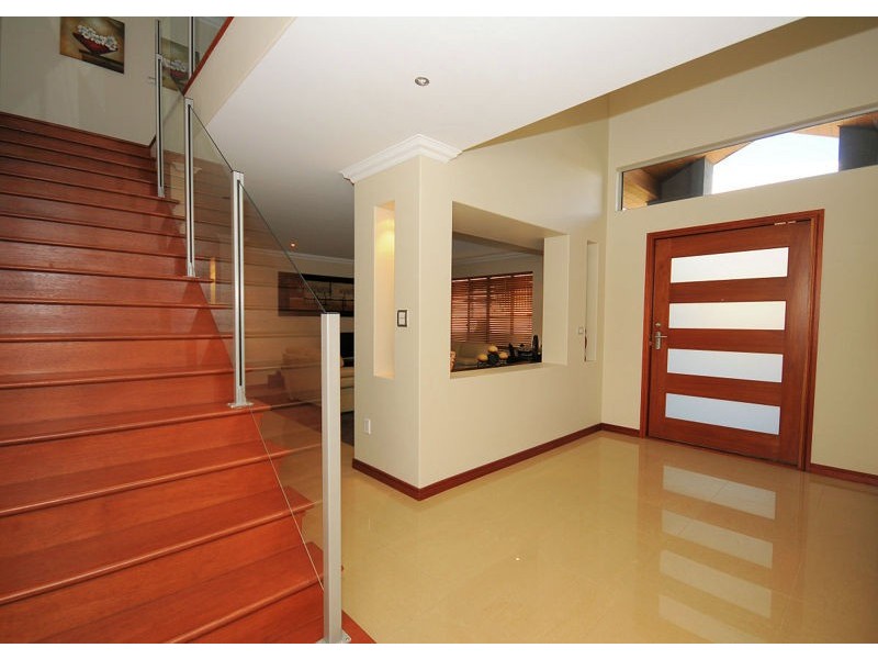 2/13 Cypress Street, Torquay QLD 4655