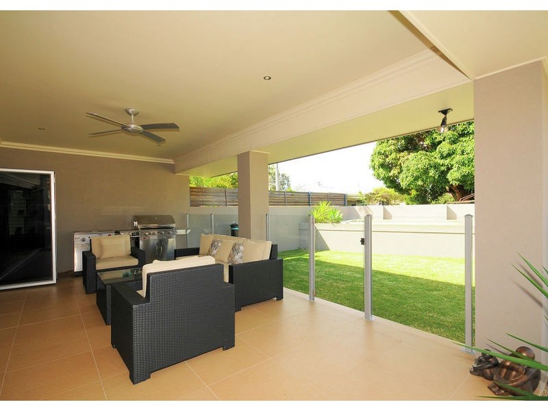 2/13 Cypress Street, Torquay QLD 4655