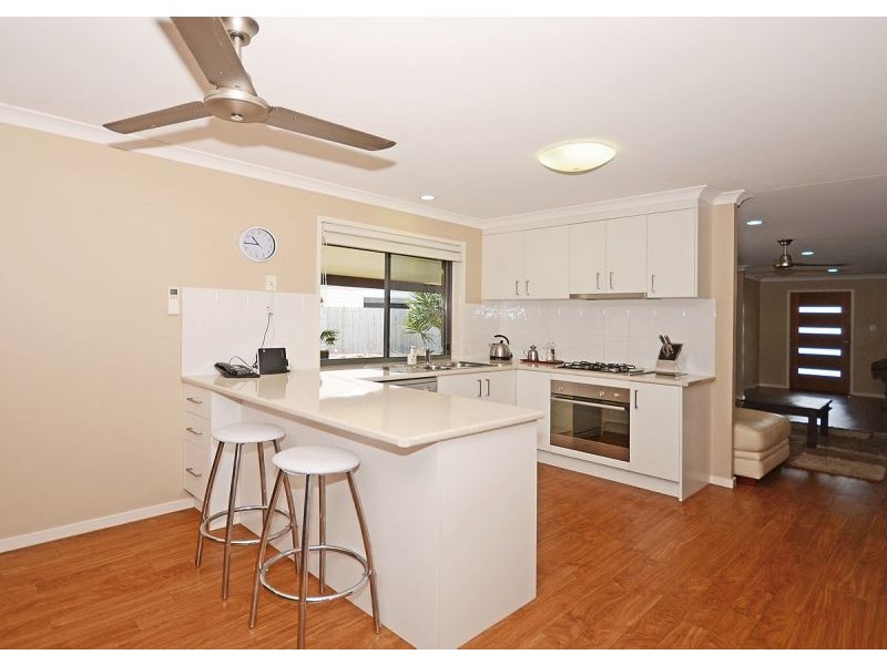 17 Whipbird Court, Urangan QLD 4655