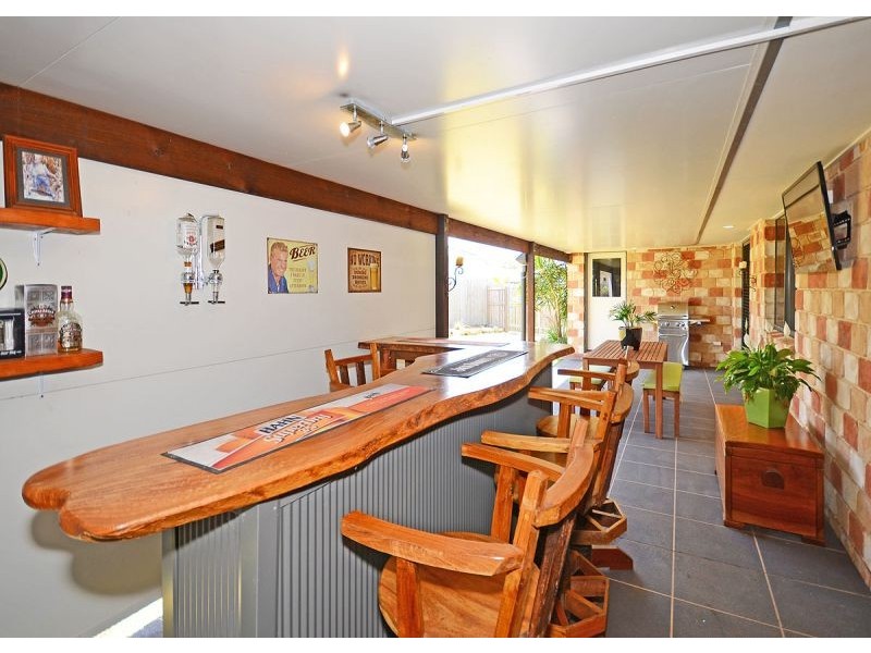 17 Whipbird Court, Urangan QLD 4655