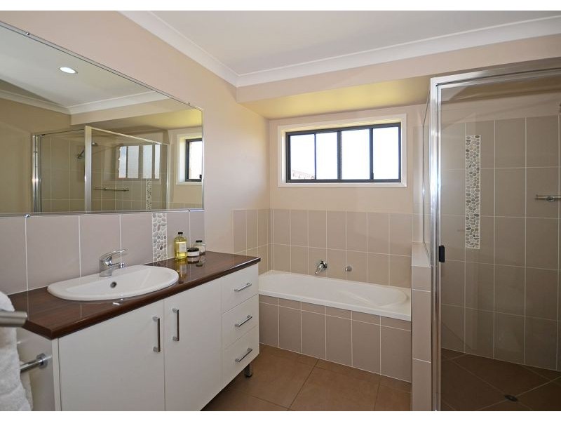 17 Whipbird Court, Urangan QLD 4655