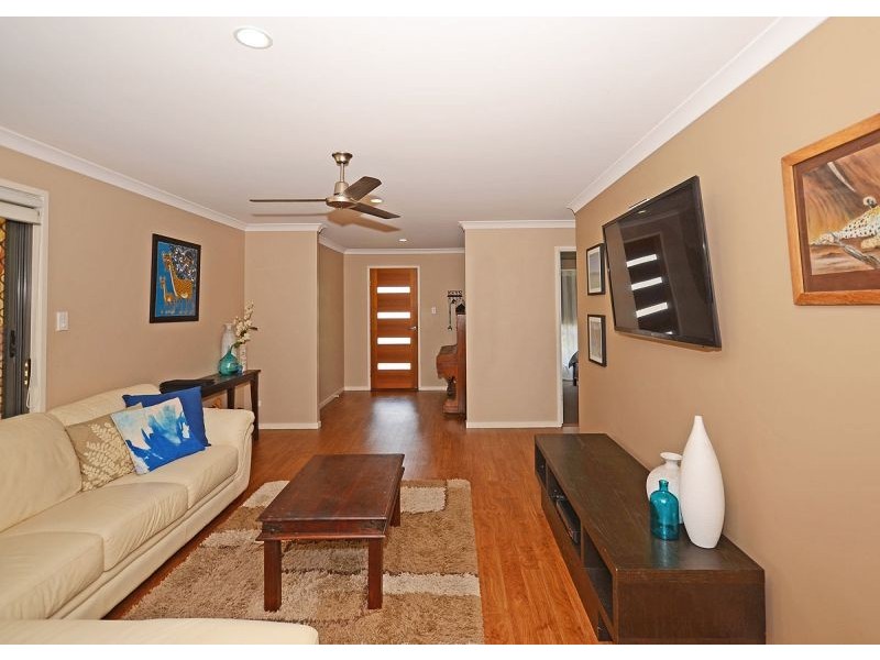 17 Whipbird Court, Urangan QLD 4655