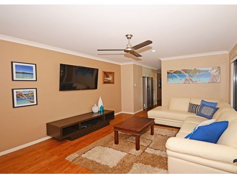 17 Whipbird Court, Urangan QLD 4655