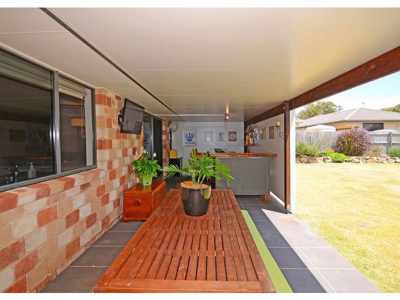 17 Whipbird Court, Urangan QLD 4655