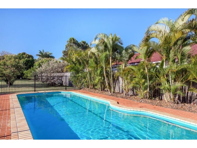 146 Truro Street, Urangan QLD 4655