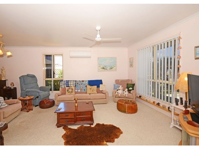 11 Hood Street, Urangan QLD 4655