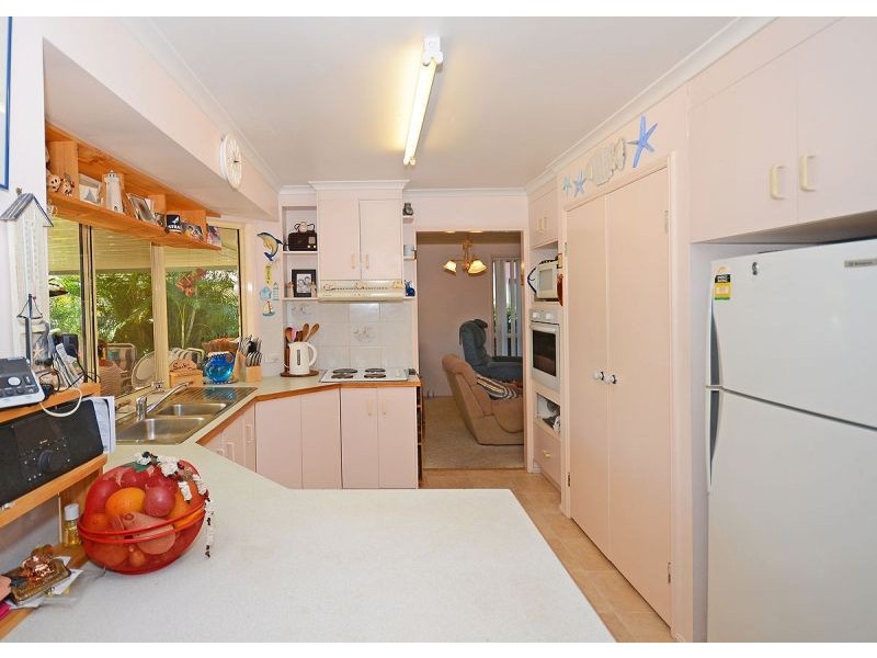 11 Hood Street, Urangan QLD 4655