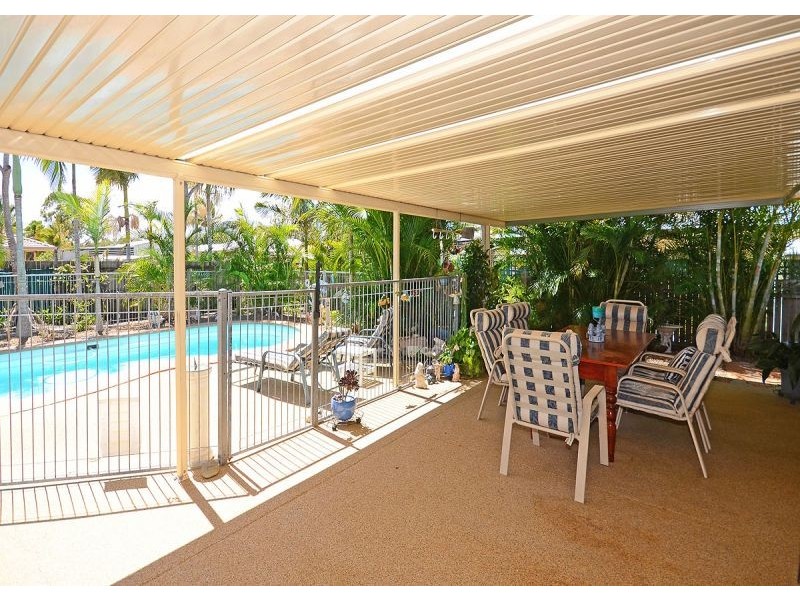 11 Hood Street, Urangan QLD 4655