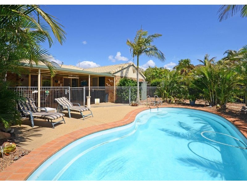 11 Hood Street, Urangan QLD 4655