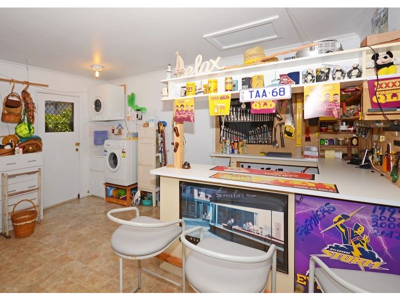 11 Hood Street, Urangan QLD 4655