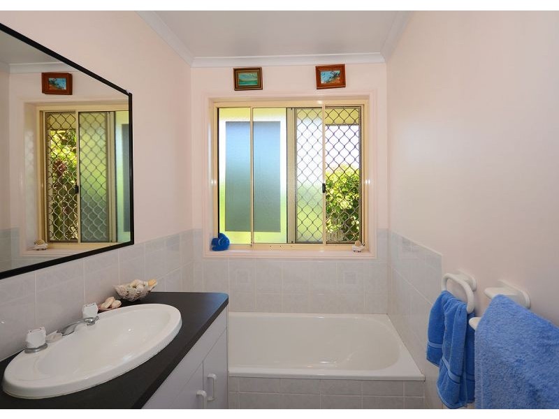 11 Hood Street, Urangan QLD 4655