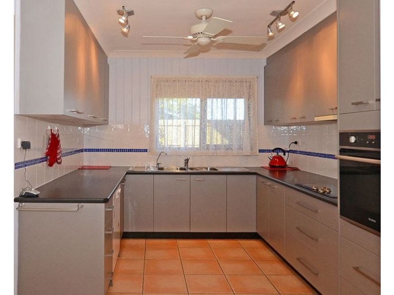 32 Brighton Street, Point Vernon QLD 4655
