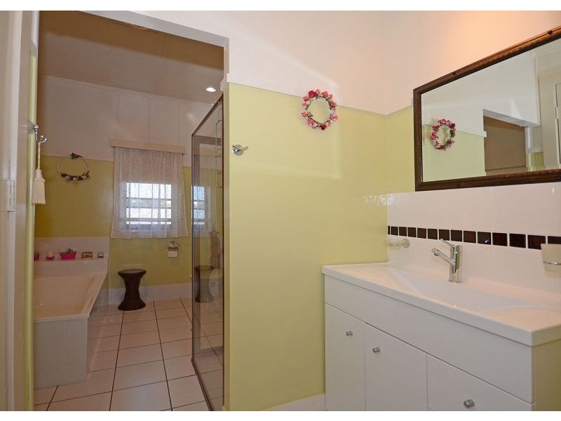 32 Brighton Street, Point Vernon QLD 4655