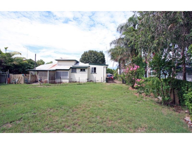 27 King Street, Urangan QLD 4655