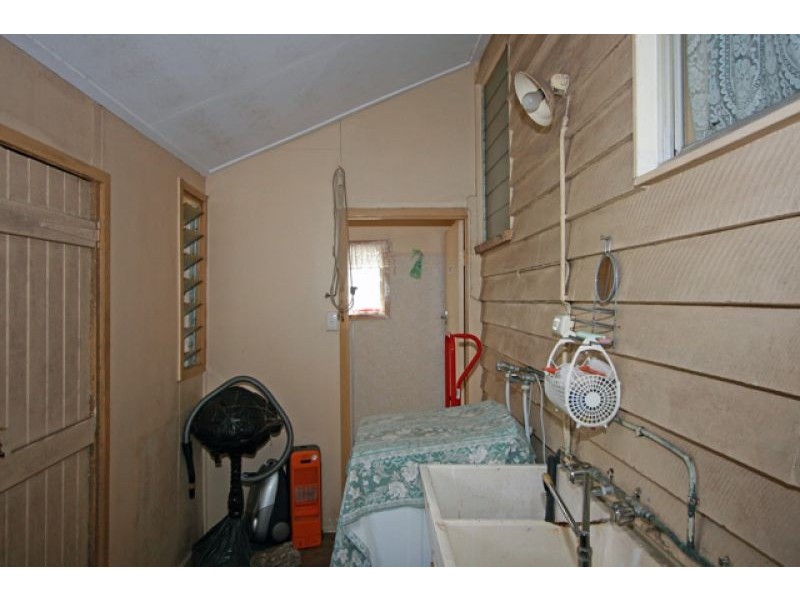 27 King Street, Urangan QLD 4655