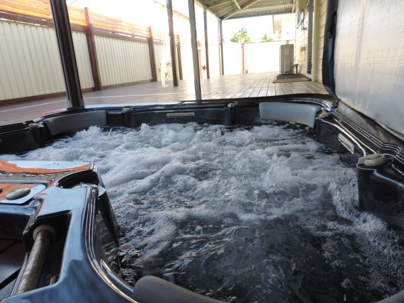 24 Pilot Street, Urangan QLD 4655