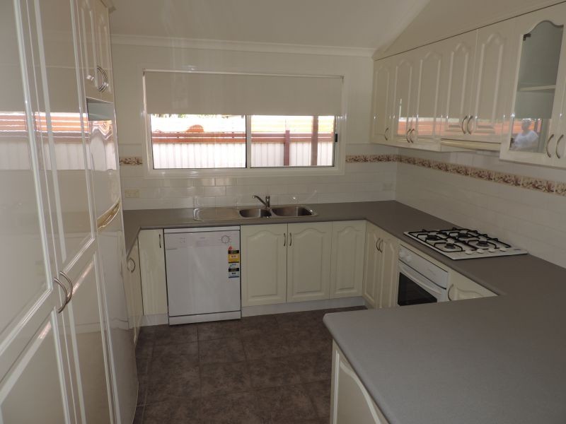 24 Pilot Street, Urangan QLD 4655