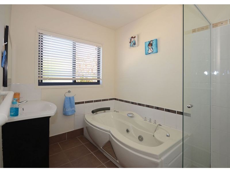 6 Deeds Court, Dundowran Beach QLD 4655