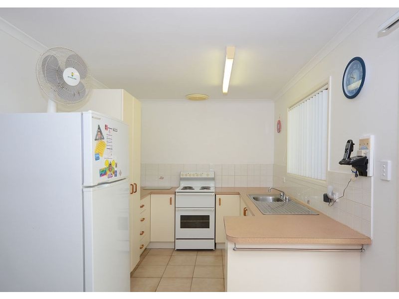 5 Vanda Street, Urangan QLD 4655