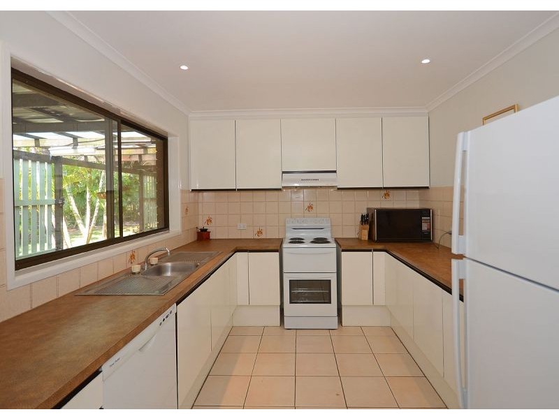 2 Michelle Drive, Point Vernon QLD 4655