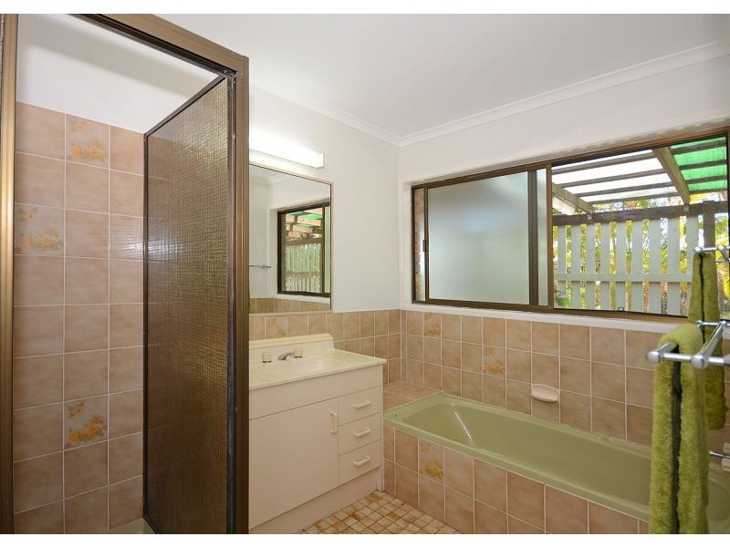 2 Michelle Drive, Point Vernon QLD 4655