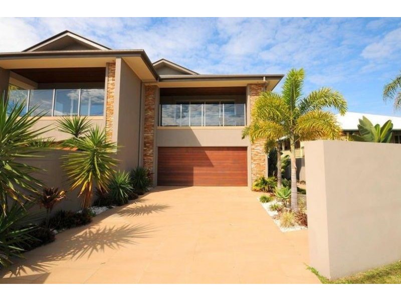 2/13 Cypress Street, Torquay QLD 4655