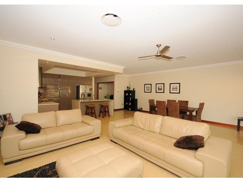 2/13 Cypress Street, Torquay QLD 4655