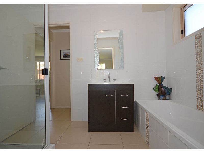 21 Rachael Street, Point Vernon QLD 4655