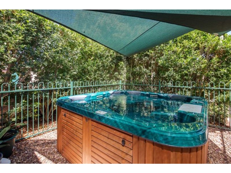 66 King Street, Urangan QLD 4655