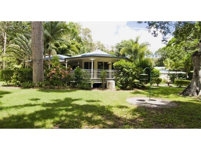 6 Flora Court, Dundowran Beach QLD 4655