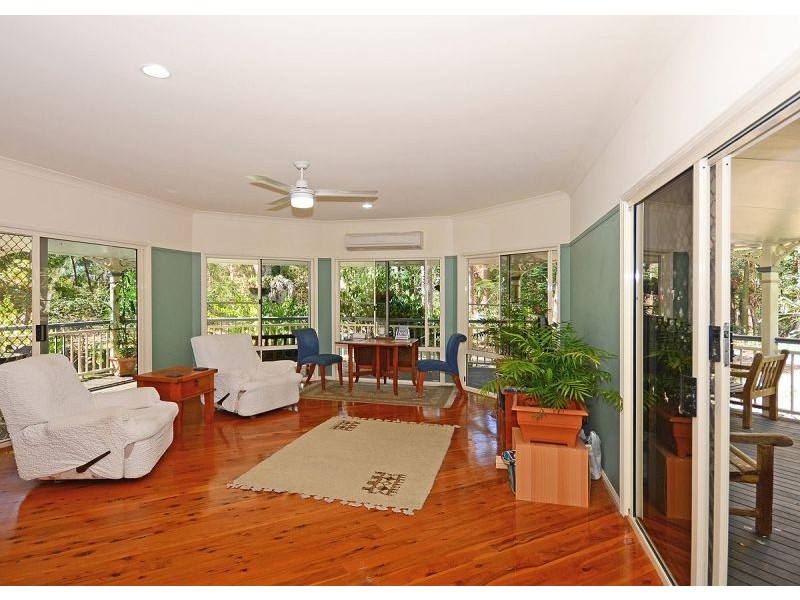 6 Flora Court, Dundowran Beach QLD 4655