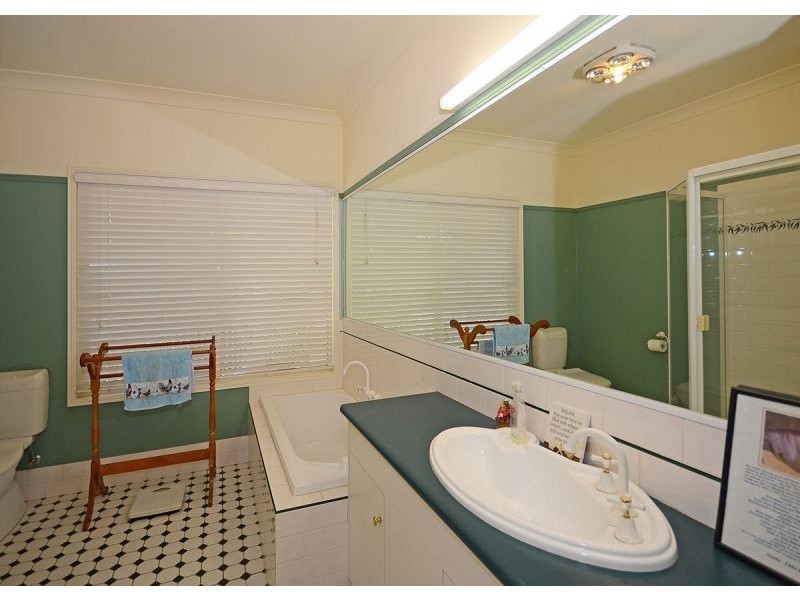 6 Flora Court, Dundowran Beach QLD 4655