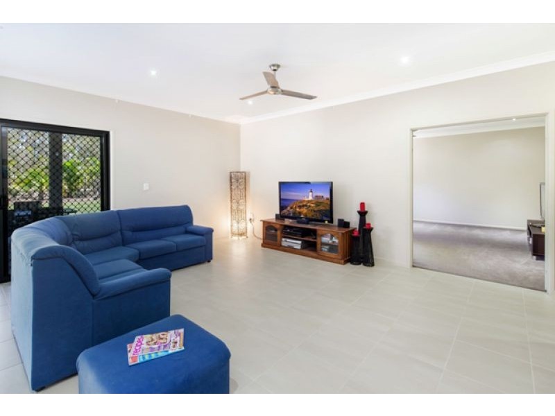 21 Senor Avenue, Urangan QLD 4655