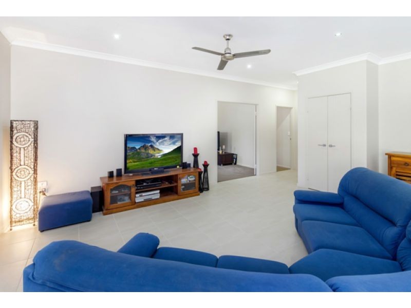 21 Senor Avenue, Urangan QLD 4655