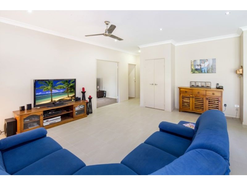 21 Senor Avenue, Urangan QLD 4655