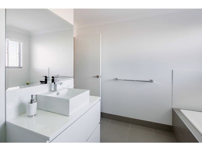 17 Sandy View Drive, Nikenbah QLD 4655