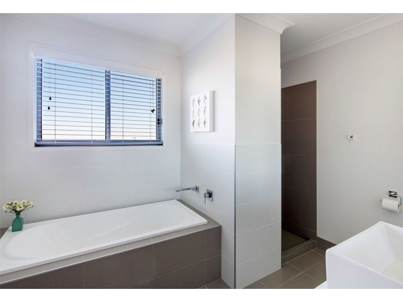 17 Sandy View Drive, Nikenbah QLD 4655