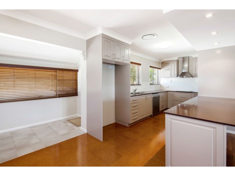 58 Esplanade, Point Vernon QLD 4655