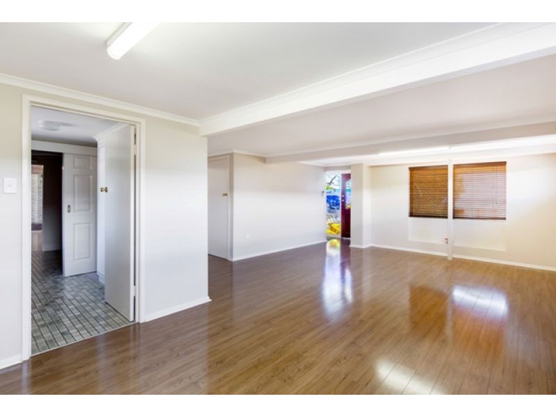 58 Esplanade, Point Vernon QLD 4655