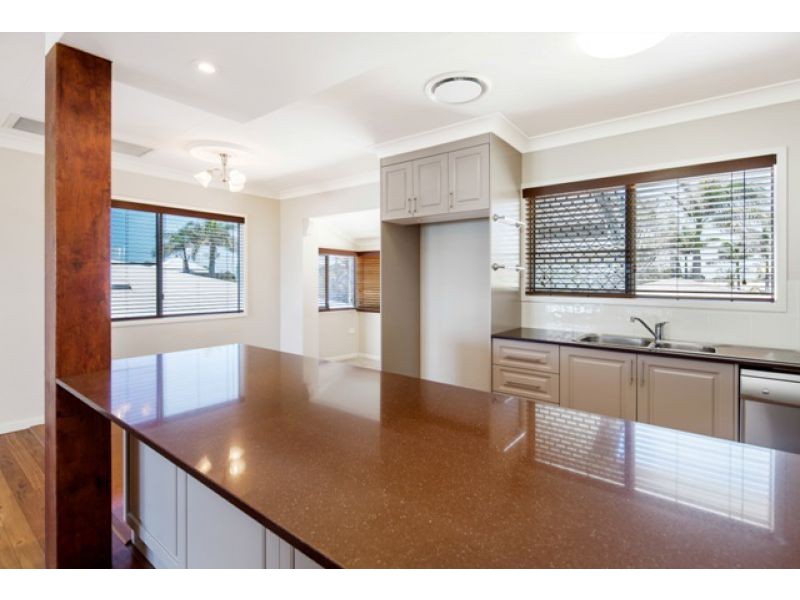 58 Esplanade, Point Vernon QLD 4655